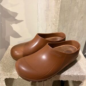 Gardenheir - garden clog in caramel